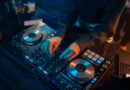 Najlepszy DJ w Gnieźnie – jak wybrać idealnego DJ-a na Twoją imprezę